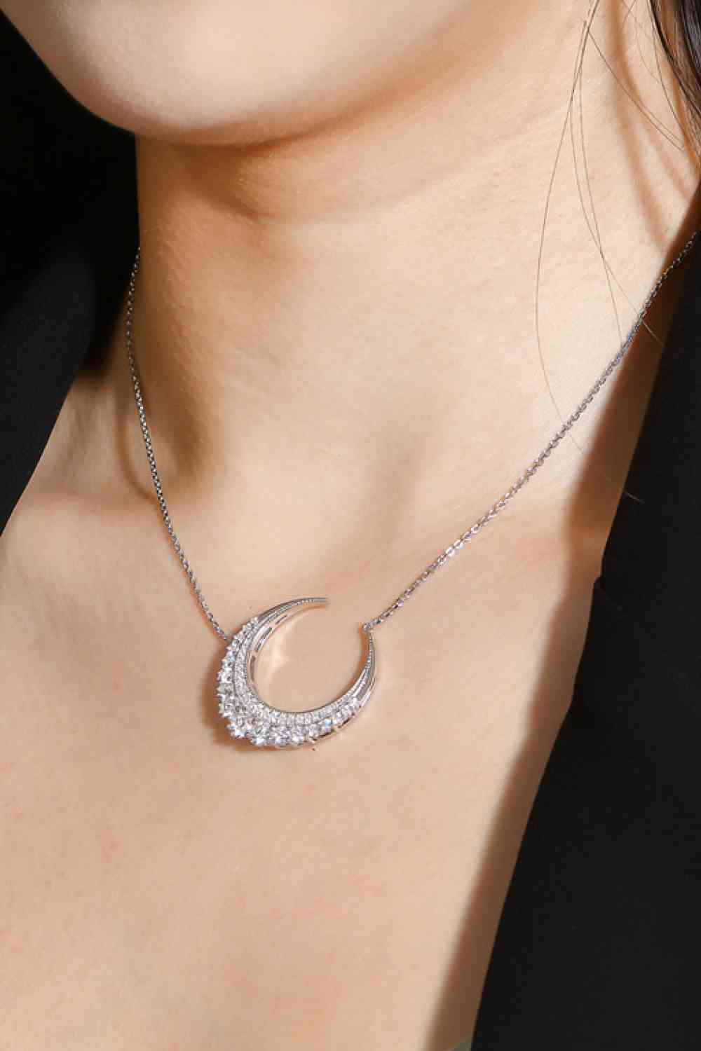 Crescent Moon Shape Pendant Necklace